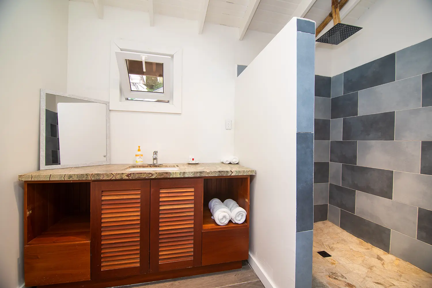 Private Room - Image 4